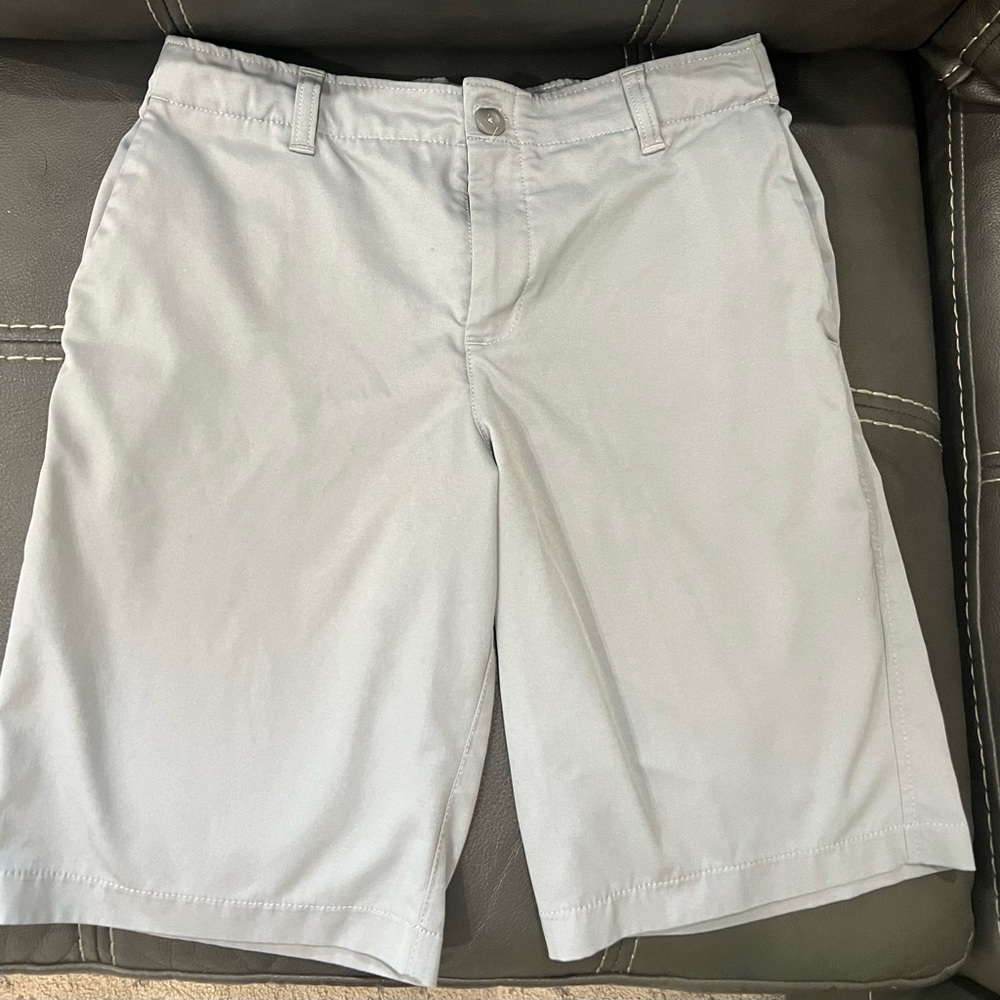 Boys gray under Armour, flat front golf shorts, size 14